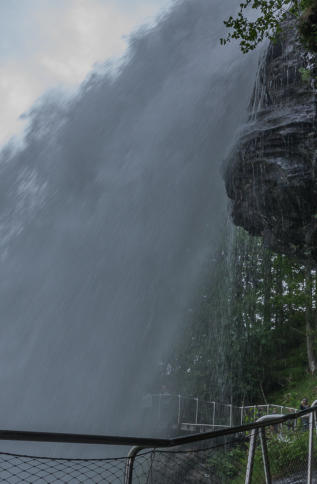 Steindalsfossen & Hardangerfjord
