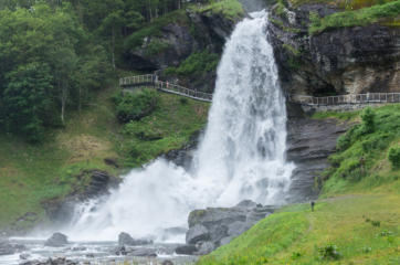 Steindalsfossen & Hardangerfjord
