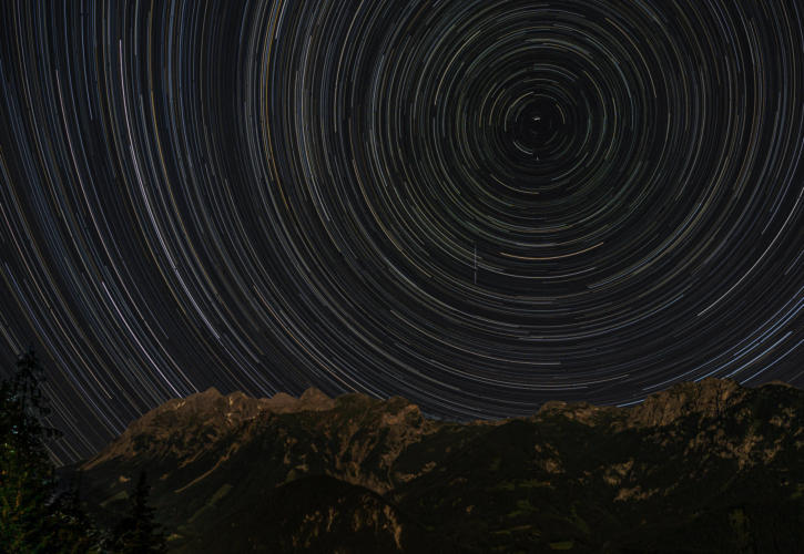 Sternspuren über dem Dachstein, Österreich
